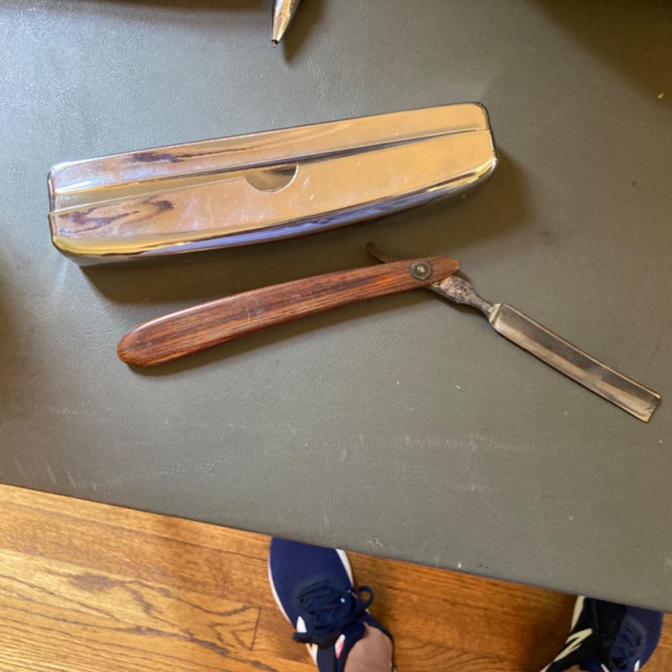 Vintage Straight Razor and Case 6/24 20.00