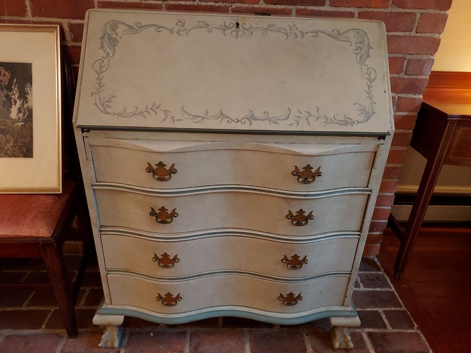 North Falmouth Antique Home Auction