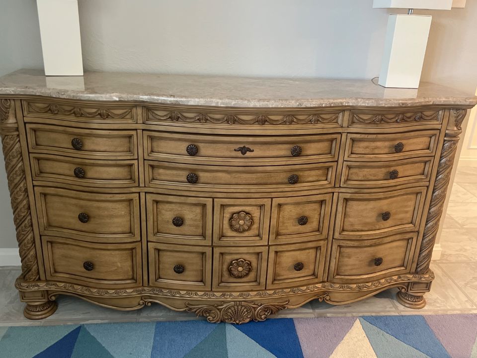 Amazing South County Estate; Comtemporary Furnisings, Decor, Kitchenwares, Christmas and More