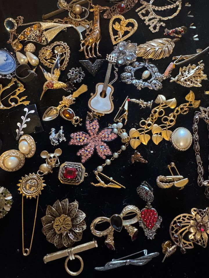 Jewelry and Collectibles 💎