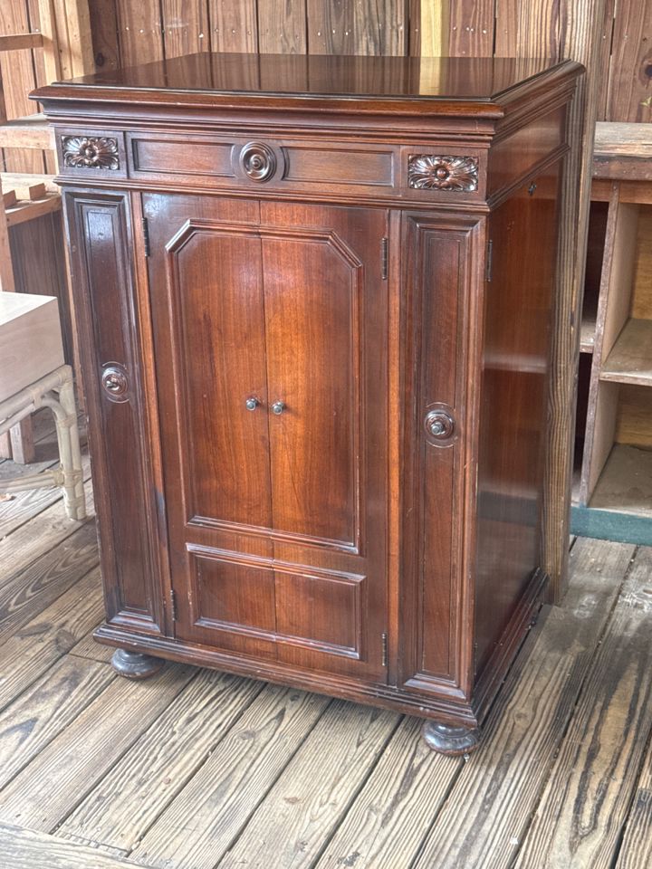 Historic District End of Sale Clearance!!!!