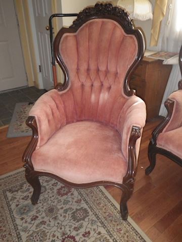 Tufted Back Chair