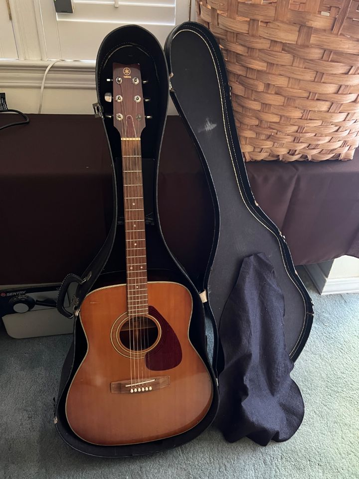 Yamaha FG 200 Guitar with stand bidding ends 5/20 $185.00