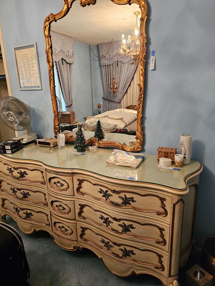 St. Louis Hills Online Estate Auction