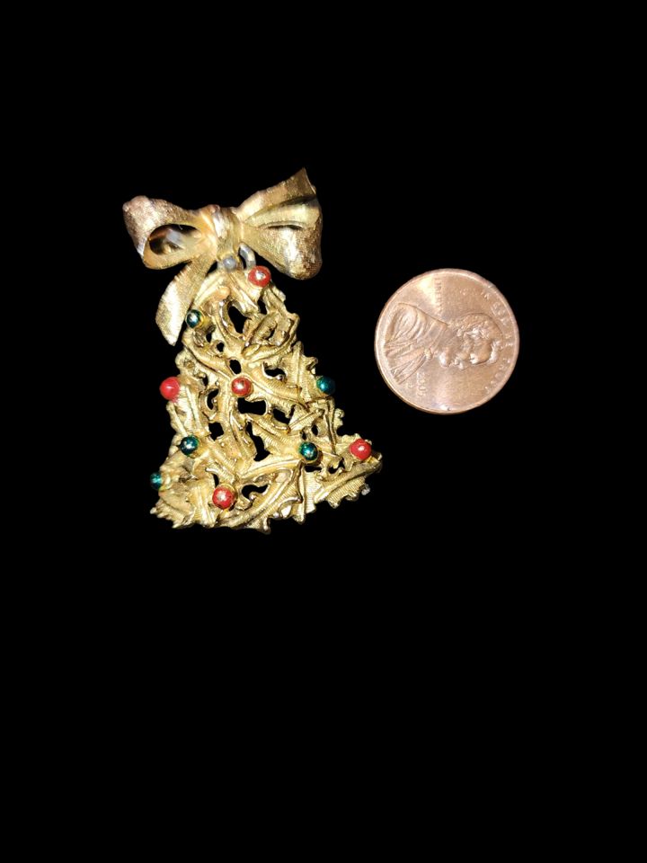 Authentic Auctions and Estates of MN-Christmas Decor, Gifts including Costume Jewelry