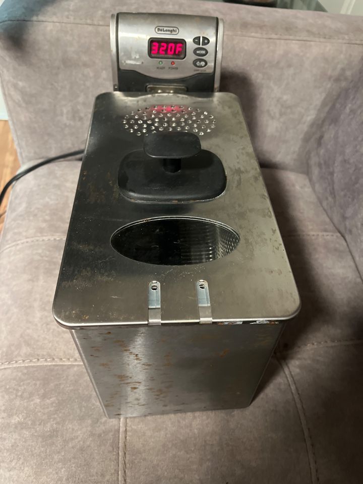 Small appliances and more sale ! No reserves !pick up in Kirkwood