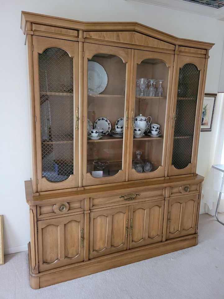 ** China cabinet -$25, Filing cabinet -$10 - LIVONIA