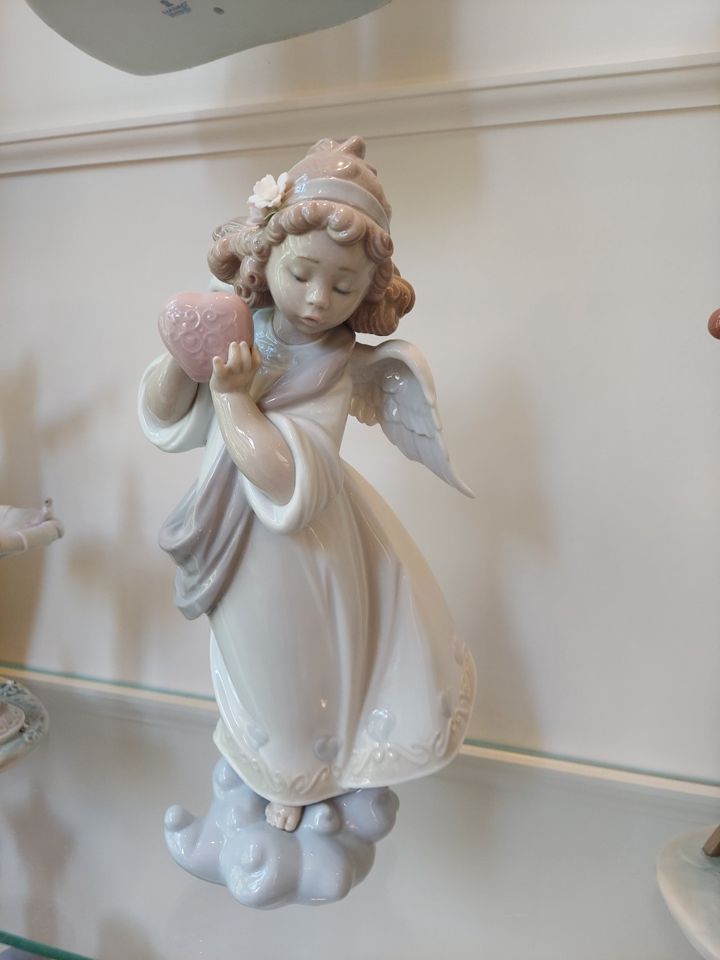 Lladro Love in The World with the box lot 7 bidding ends 10/8