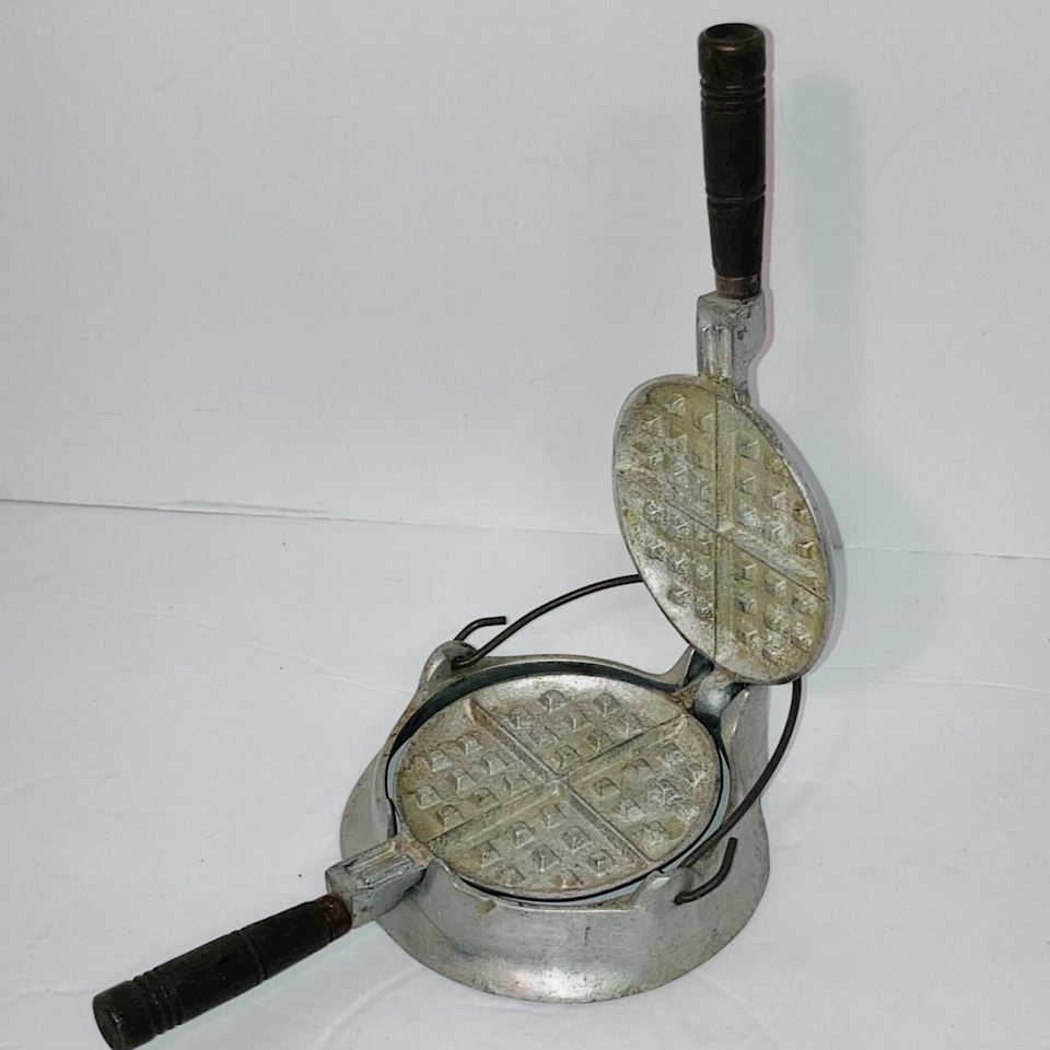 ONLINE Brentwood Collectors’ Sale—vintage, antique & collectible