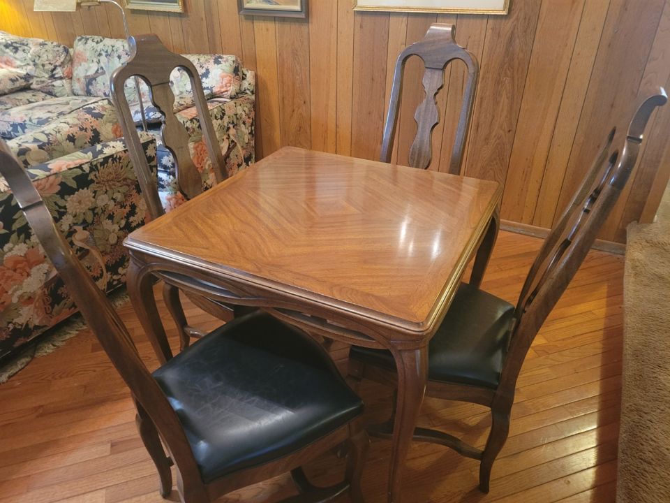 Creve Coeur Estate: Art, Furniture, Decor