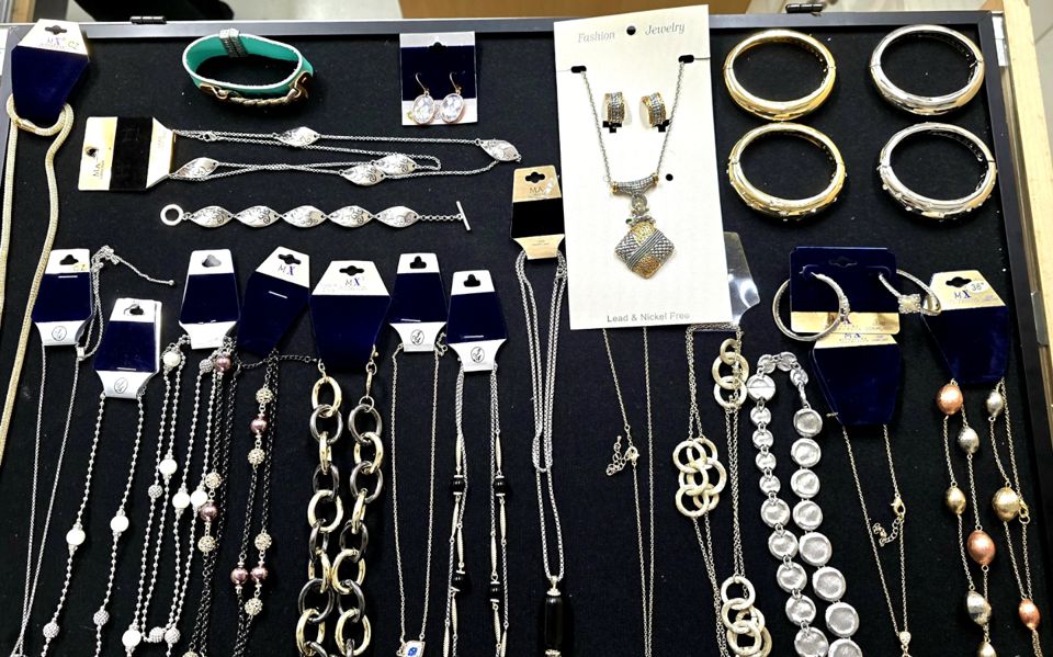 HUGE BLOWOUT!  Jewelry BLOWOUT, Below wholesale, Huge groups of Comic Books, Baseball Cards & More
