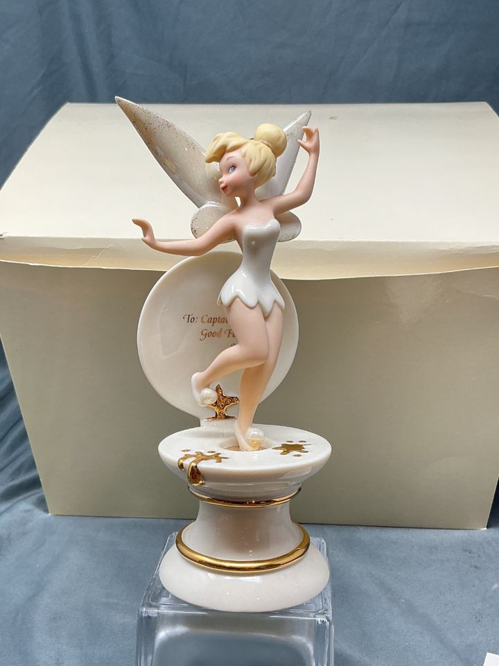 Holiday Treasure Hunt Online Auction