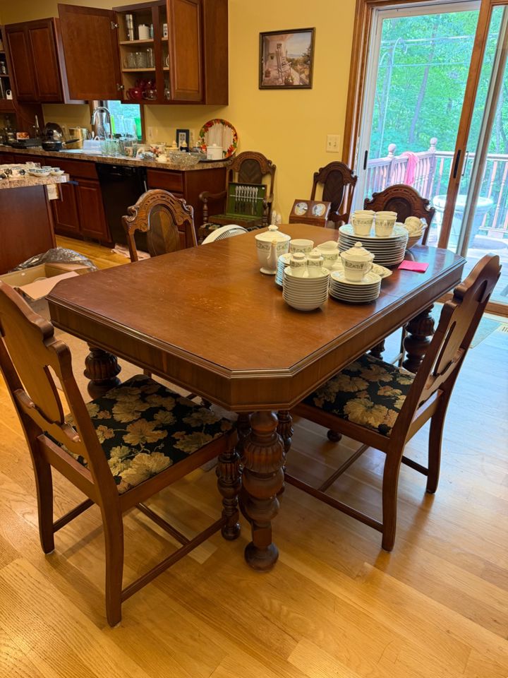 Furniture & More - Moving Estate