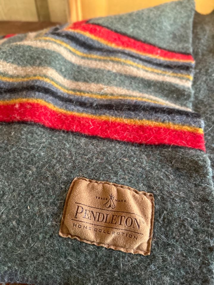 Pendleton Blanket C2445 bidding ends 6/19 100.00