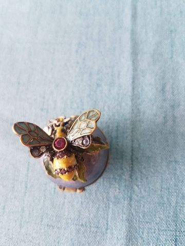 Jay Strongwater Bumble bee Trinket box w/flowers