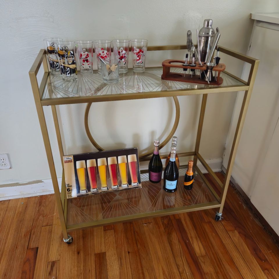 BUY ONLINE - Yamaha drum set, cool round pedestal tables, stereo - WAYNE