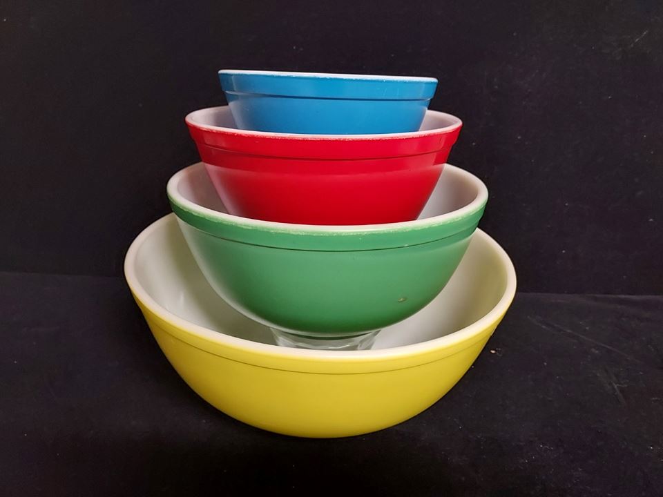 Pyrex, Waterford, Le Creuset & More Online Auction! 