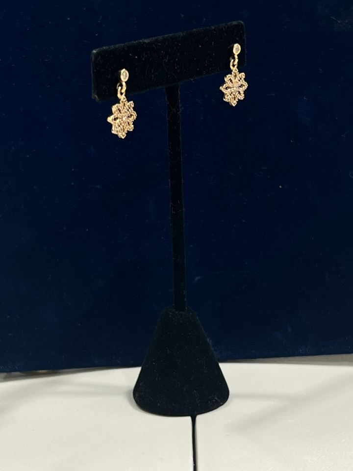 Valuable Auction Jewelry for Rings and Bracelet and Chains