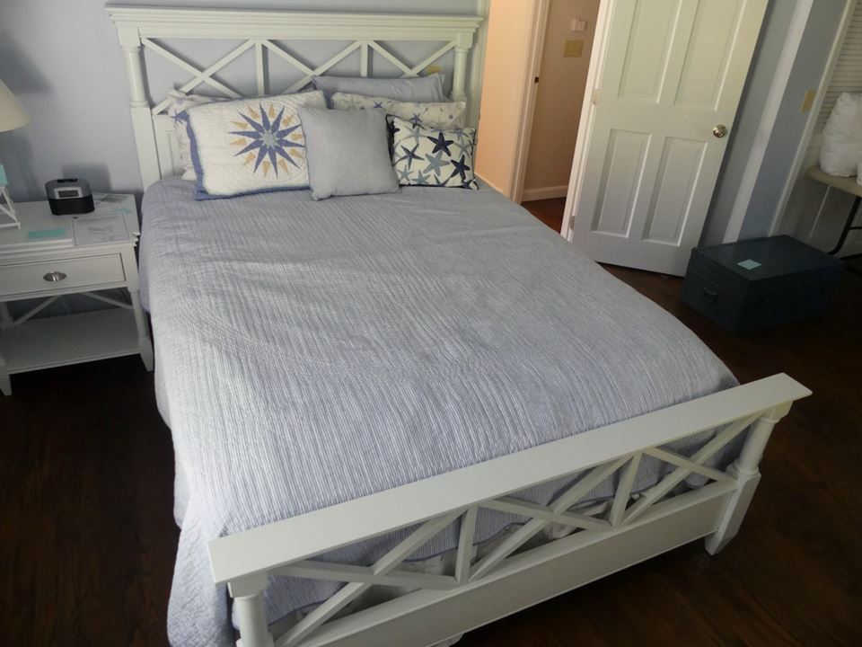 High End Dennis Village Online Auction