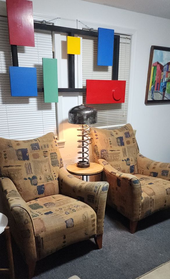  Hi-End Art, Designer Furniture & Vintage Decor  