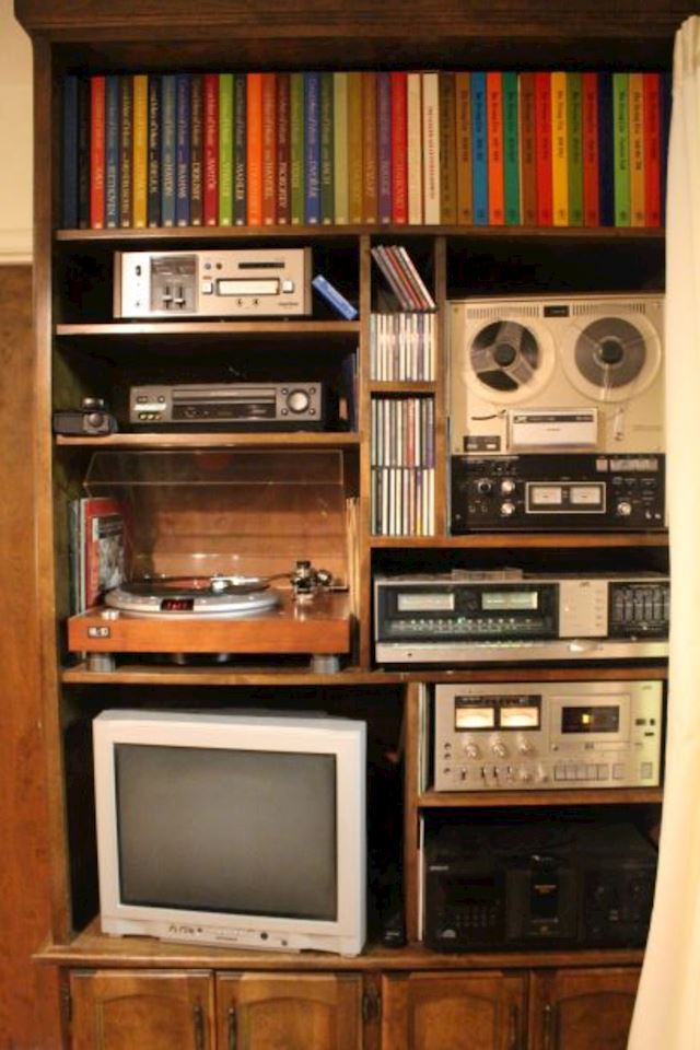 Yuba City Online Auction-Vintage Electronics -Electronics-Furniture by Hidden Creations