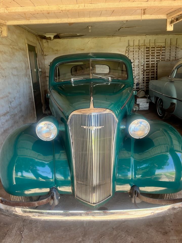 VINTAGE CARS AND JEAN GREEN ARTWORK 