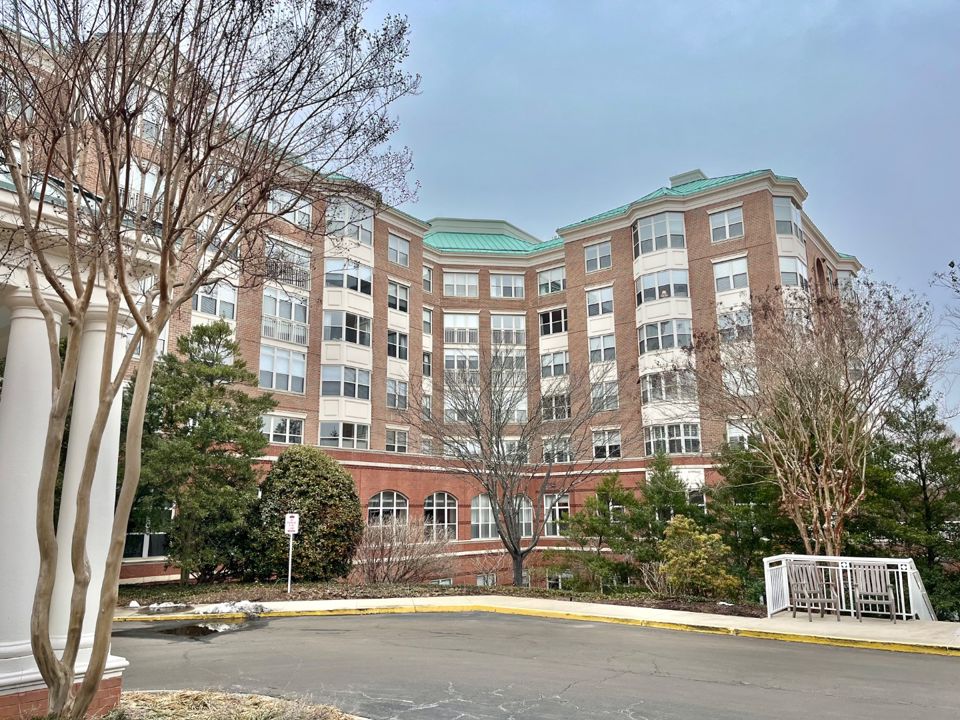 Wow! Bethesda Estate Sale! Full Apartment! 