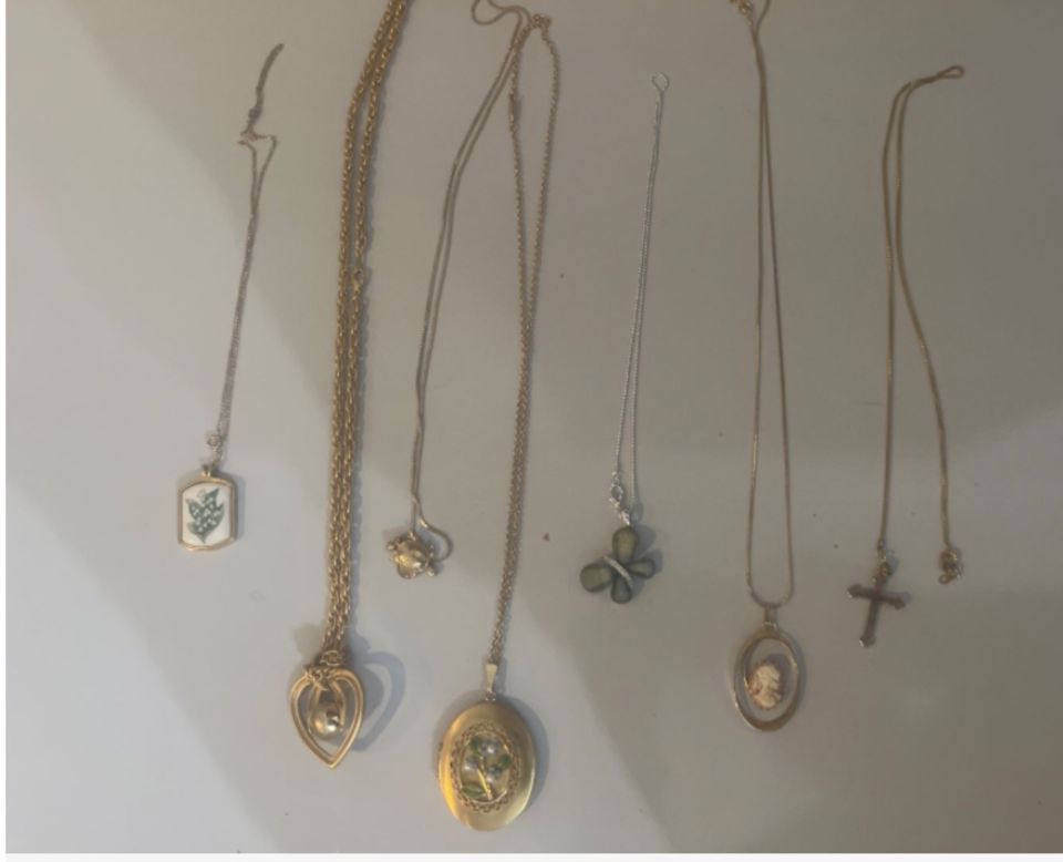 No Reserves ! Jewlery, watches ...vintage and costume and more