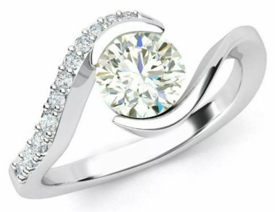 Marked DOWN! Priced to move! Start bid is buy bid!Beautiful Sapphire Garnet and more jewelry!