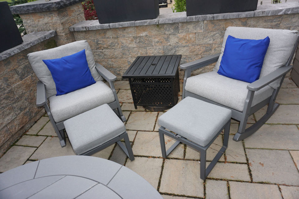 PROFESSIONALLY DECORATED HOME IN GREYTHORNE WITH BASSETT FURNITURE & MORE - ONLINE ONLY!