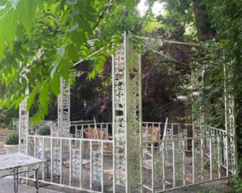 Bethesda/On-Line/Patio Furniture Extravaganza