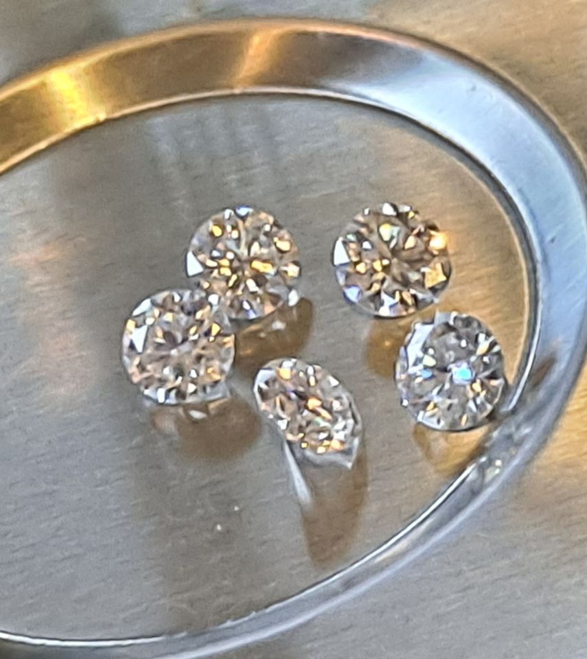 Look! GIA,GRA,IGL certified Diamonds, Moissanite, Gemstones, great quality!