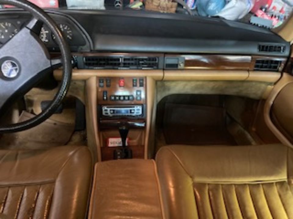 1984 VINTAGE MERCEDES SEDAN