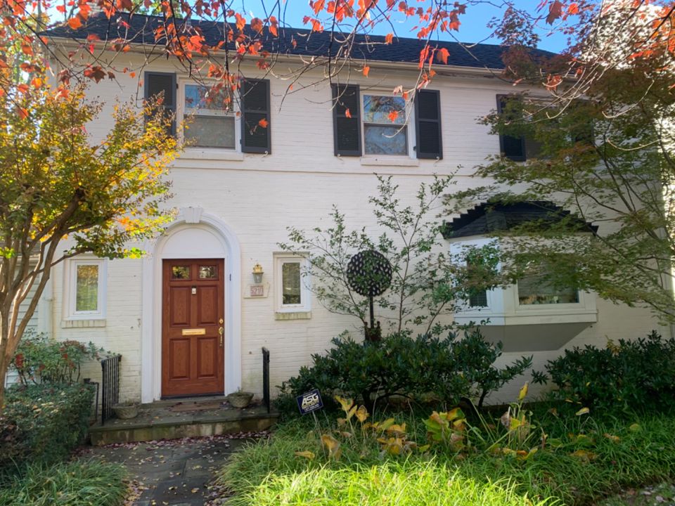 Bethesda Downsizing Flash Sale in Edgemoor! 