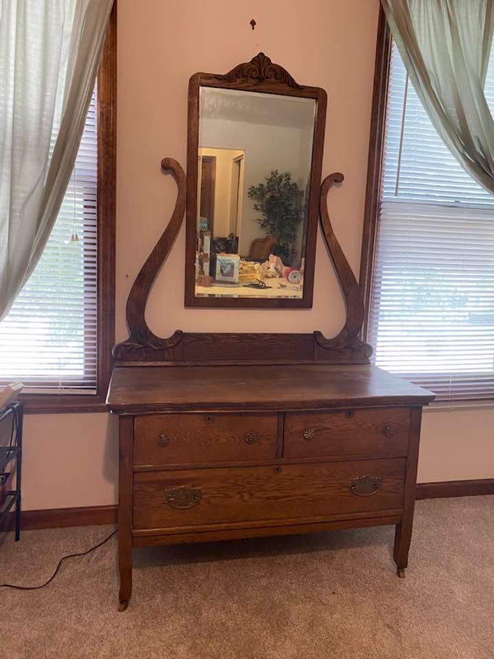 St. Charles Household Liquidation Auction