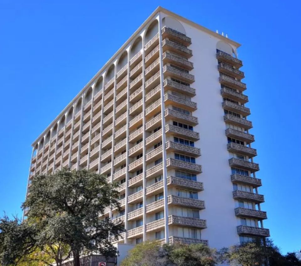 Cambridge Towers (Lavaca@MLK) Online Estate Sale