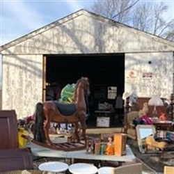 Whimsy Estate Finds, LLC Logo