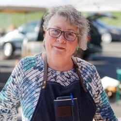 Estate Sales By Darleen & Family Logo